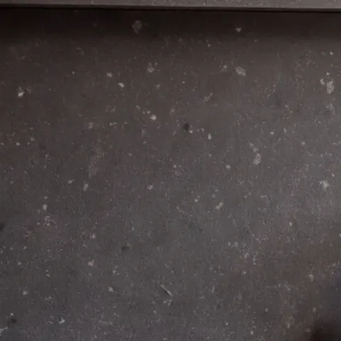 Detail van gezoet blauwe hardsteen